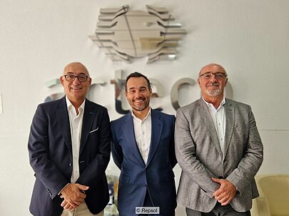 Jaime Martín Juez (centre), Refining and Chemicals executive director at Repsol, with Actecto founding partners Jorge Ramis (l. ) and Juan Manuel Erum (r.) 