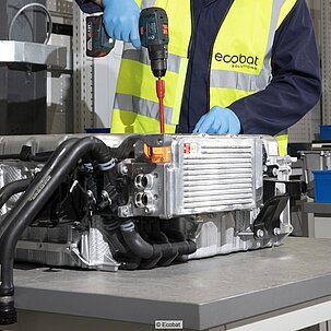 Disassembly of a lithium-ion vehicle battery at Ecobat Eco Solutions