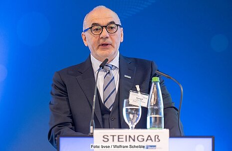 Bvse Vice President Werner Steingaß speaking at the organisation's International Recovered Paper Conference on 23 March 2023 in Stuttgart, Germany. 
