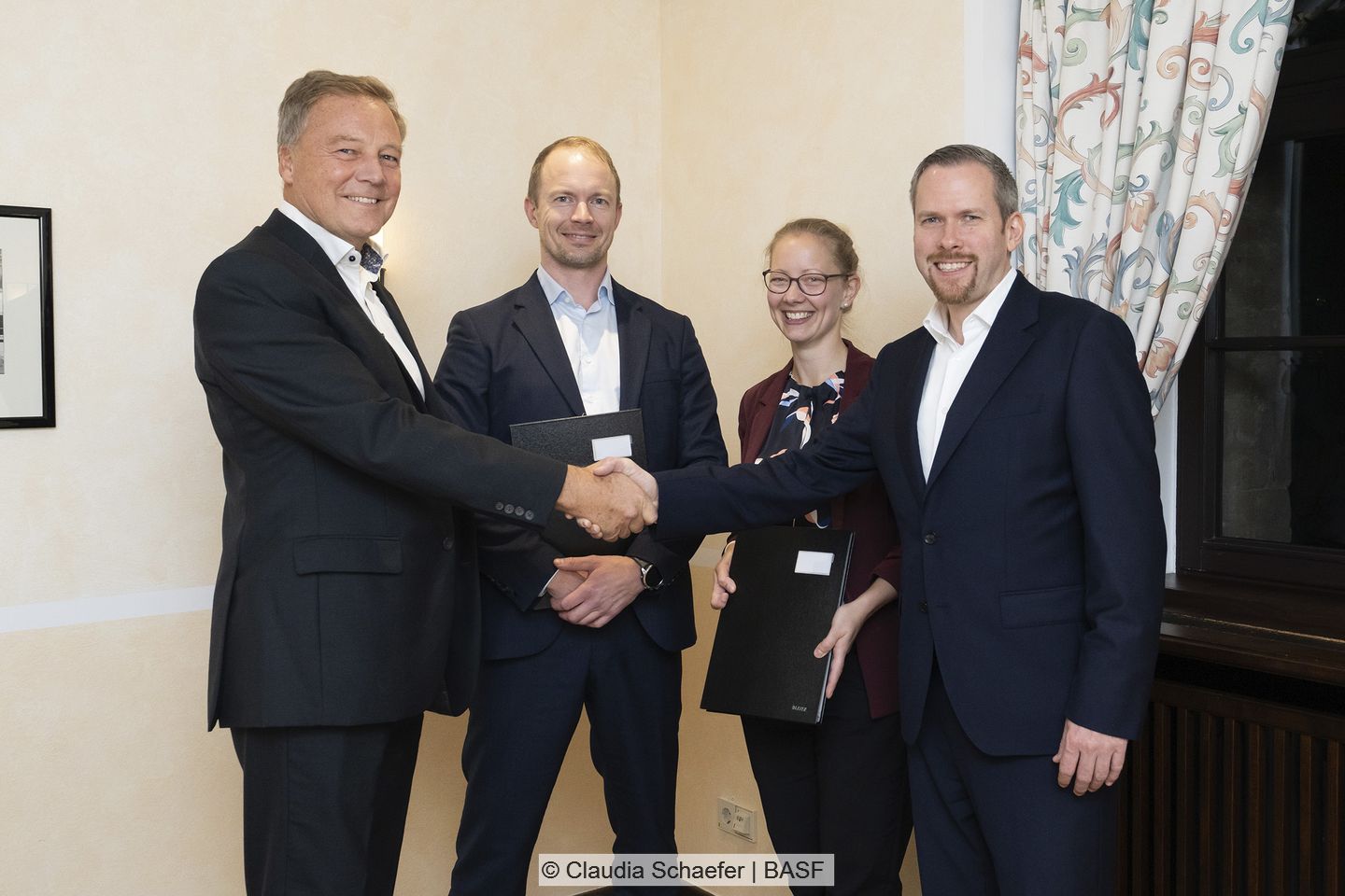 From left to right: Mats Berneblad (Sales Manager Electronics and Battery materials, Stena Recycling Group), Marcus Martinsson (Product Area Manager Batteries, Stena Recycling Group), Birgit Gerke (Procurement Manager Battery Recycling, BASF), Daniel Schönfelder (President of Catalysts Division, head of battery materials and recycling, BASF).