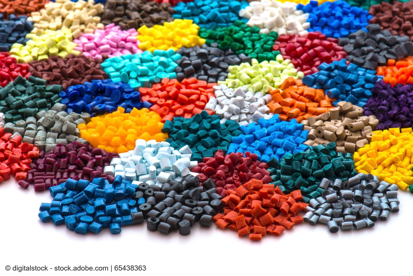 Colorful recycled plastic pellet