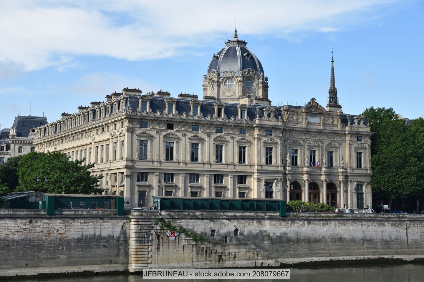 View of the façade of the Paris Commercial Court on the Quai de la Corse