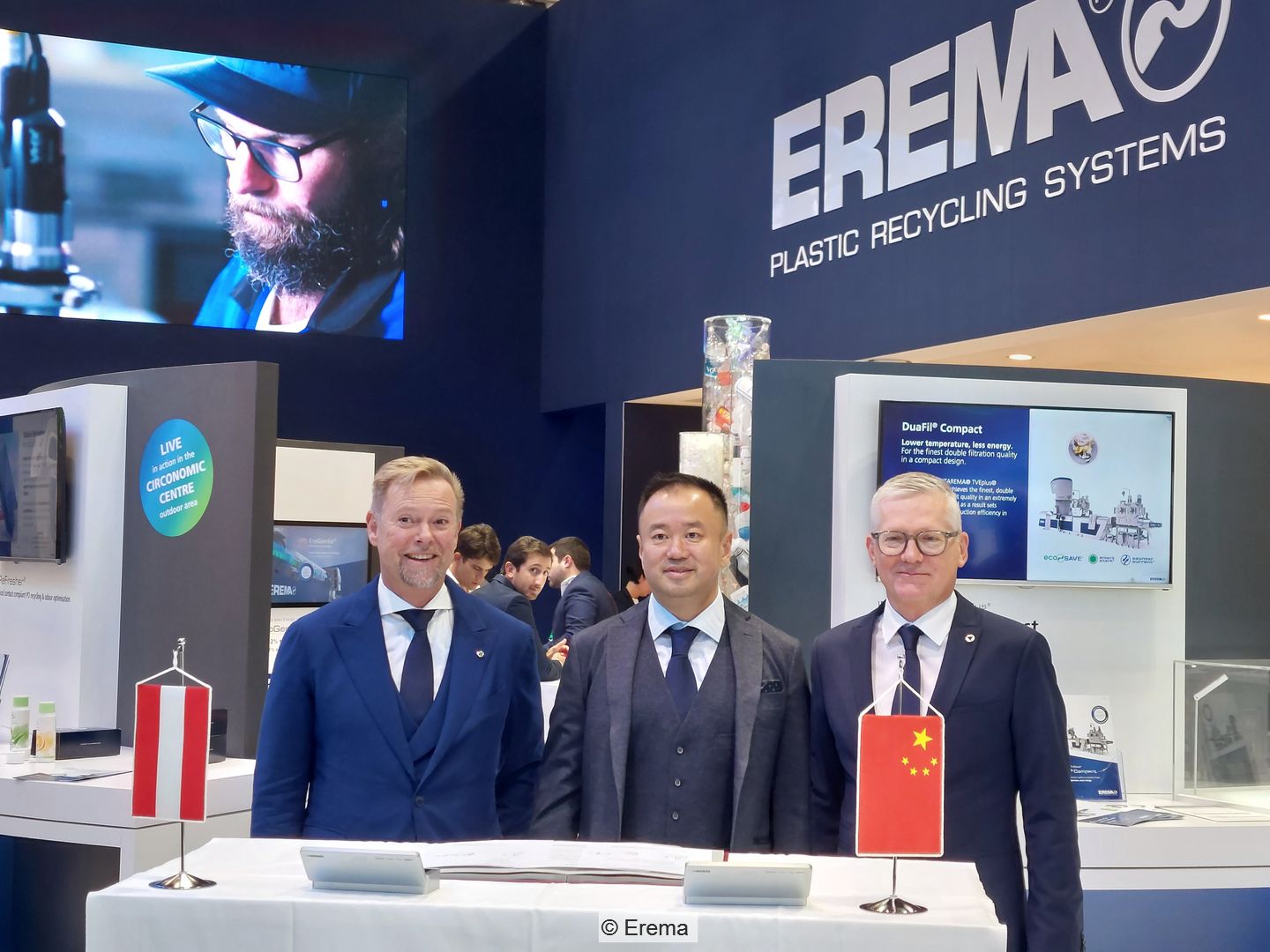 From left to right: Michael Heitzinger (managing director Erema), Frank Liu (CEO Intco) and Manfred Hackl (CEO Erema)